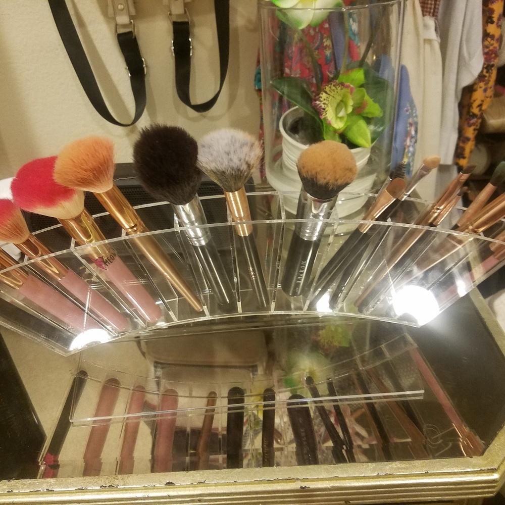Makeup Brushes Stand Only